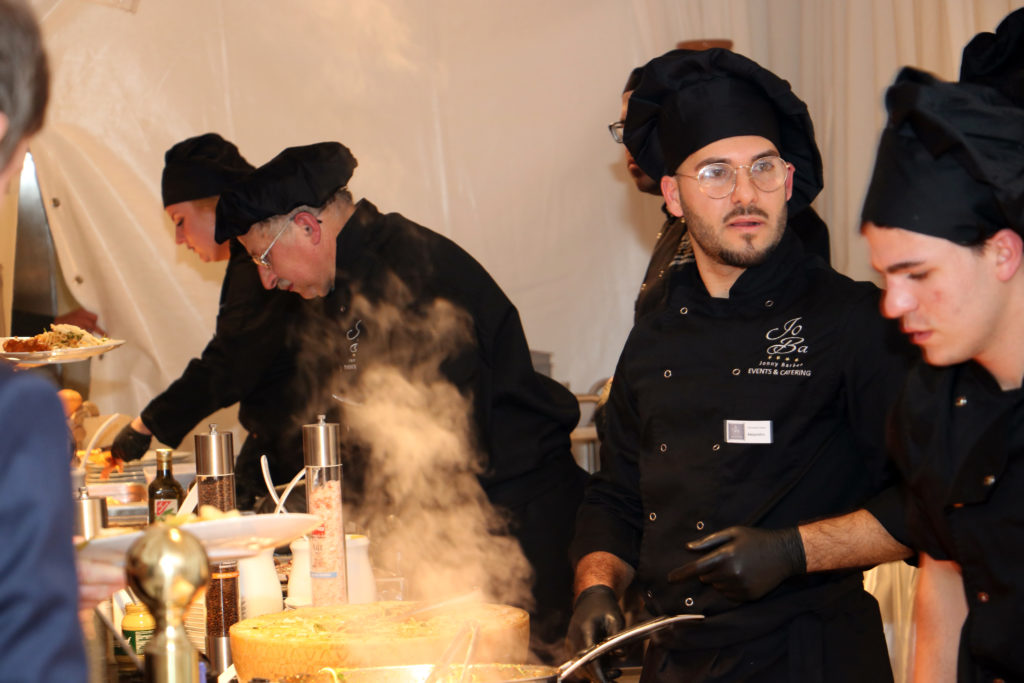 Die Mitarbeiter vom Catering bei der Arbeit